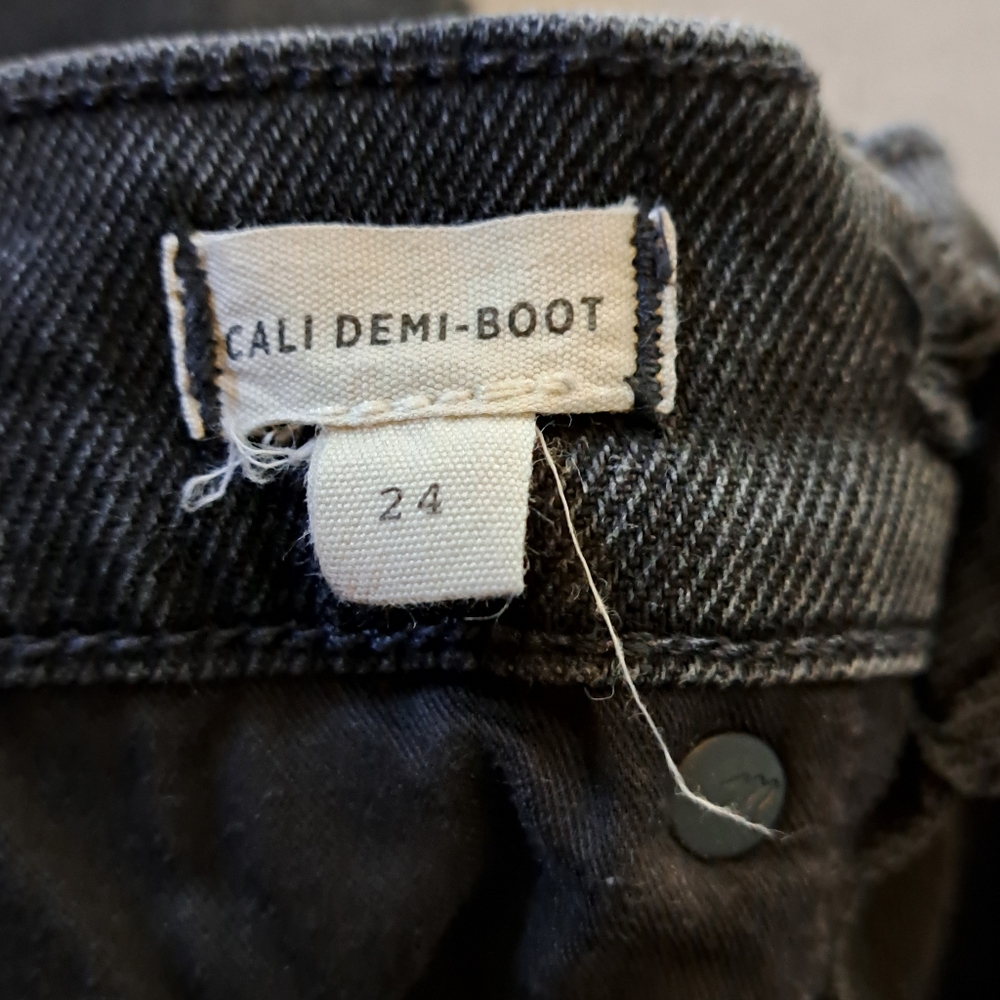 Madewell Black Cropped Frayed-Hem Jeans - Picture 9 of 13